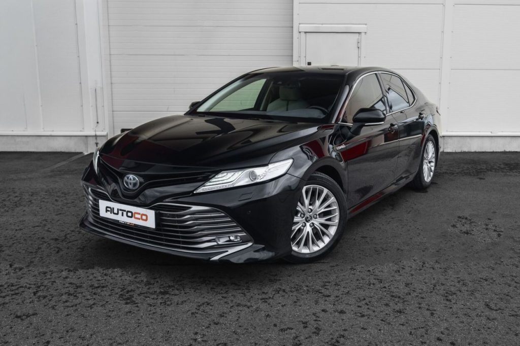 Toyota Camry 2020 – main photo