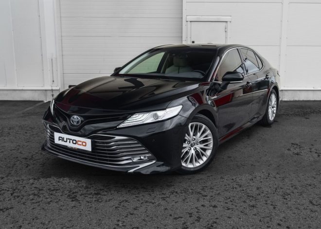 Toyota Camry 2020 – main photo